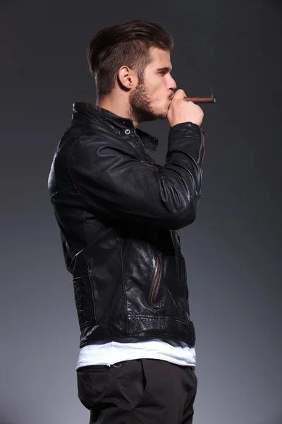 Man in leather jacket with cigar in his mouth — Stock Photo, Image