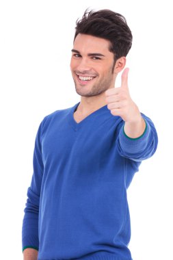 gülümseyen adam ok işareti Yaşasın yapma