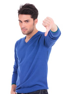 başparmak aşağı olumsuz işaret yapma dostum