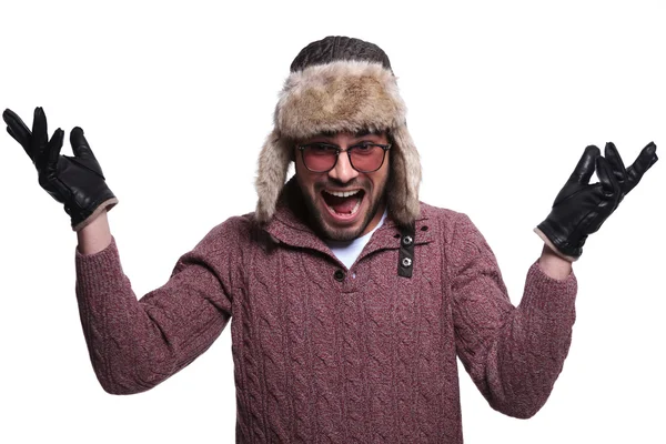 Man in fur hat and winter clother is being very surprised and sc — Stock Photo, Image