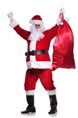 Noel Baba büyük bir çanta hediye kazanıyor.