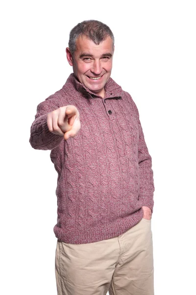 Velho homem casual feliz apontando seu dedo — Fotografia de Stock