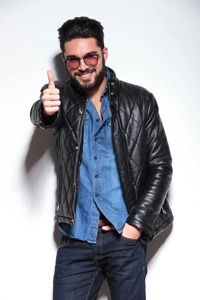 Casual man in leather jacket making the ok sign — Stock Photo, Image