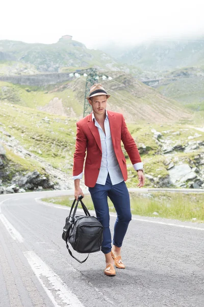 Fashion man with bag in hand outdoor — Stock Photo, Image