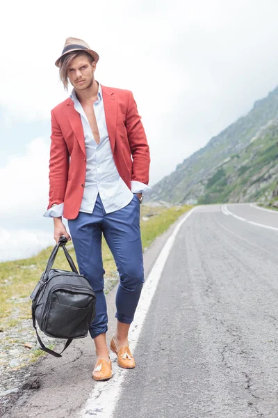 Young man looks at you from road side — Stock Photo, Image