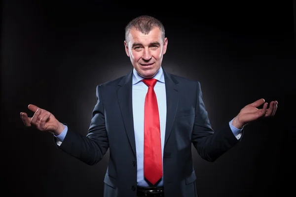 Senior business man välkomna dig — Stockfoto