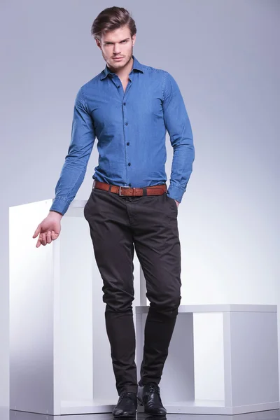 Smart casual dressed man in a fashion pose — Stock Photo, Image