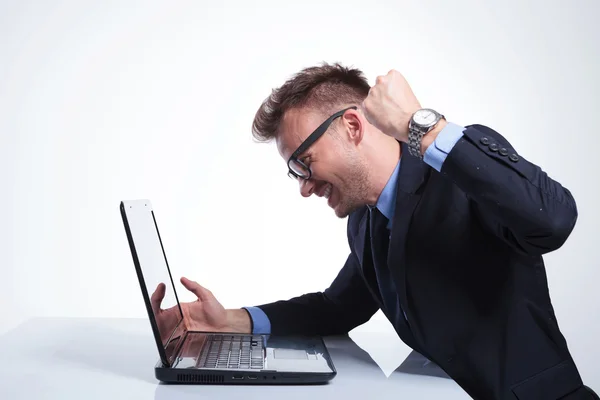 Business man punches his laptop — Stock Photo, Image