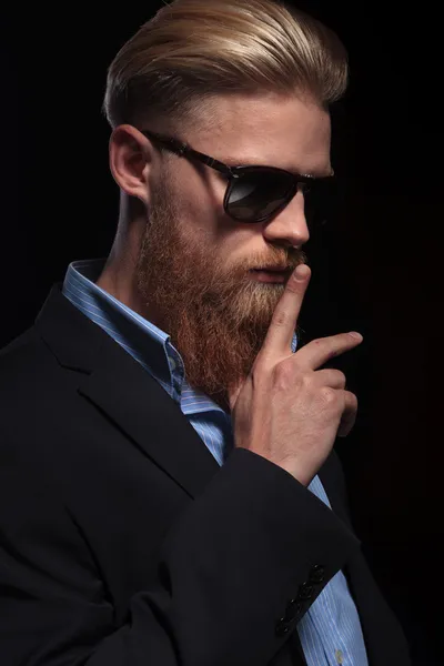 Bearded business man with finger at mouth — Stock Photo, Image