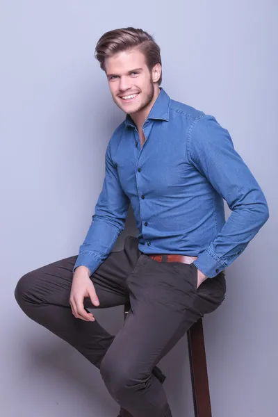 Happy young elegant casual man smiling, sitting — Stock Photo, Image