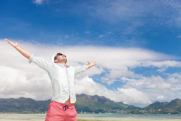 Joy of life and freedom on the beach — Stock Photo, Image