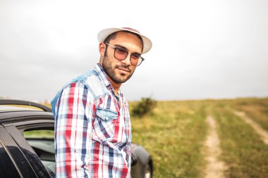 低聚字母表字母 e-矢量图-多边形结构