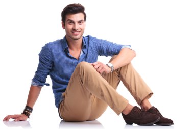 mutlu genç casual adam bırakmasını