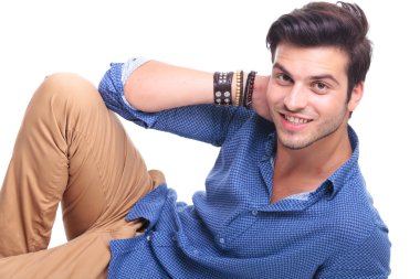 Özel casual fashion bırakmasını ise gülen adam 