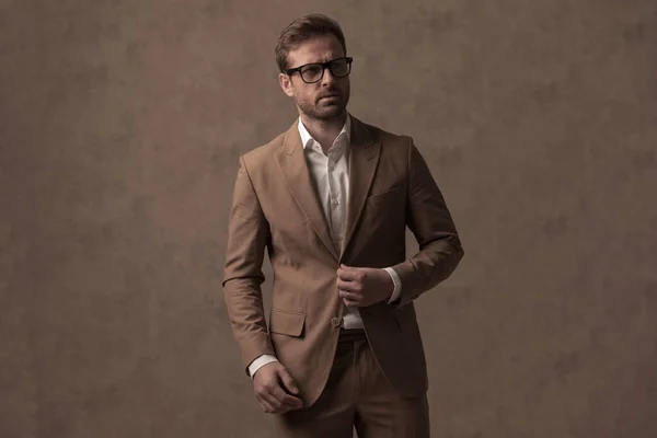 Sexy Businessman Closing His Jacket Wearing Eyeglasses Looking Away Fashion — Photo