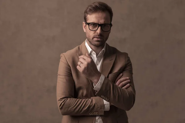 Sexy Fashion Model Posing His Arms Crossed Wearing Eyeglasses Looking — 스톡 사진