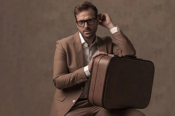 Sexy Cool Businessman Posing Chair Holding His Briefcase Scratching His — Fotografia de Stock