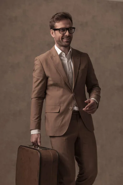 Attractive Businessman Holding Briefcase Wearing Eyeglasses Looking Away Fashion Pose — Zdjęcie stockowe