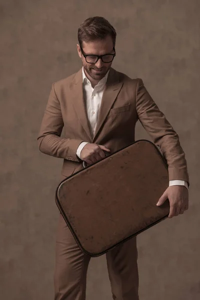 Fashion Businessman Looking Smile His Face Holding His Briefcase — Stok fotoğraf