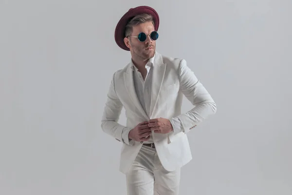 Sexy Businessman Attitude Closing His Jacket Looking Away Wearing Hat —  Fotos de Stock
