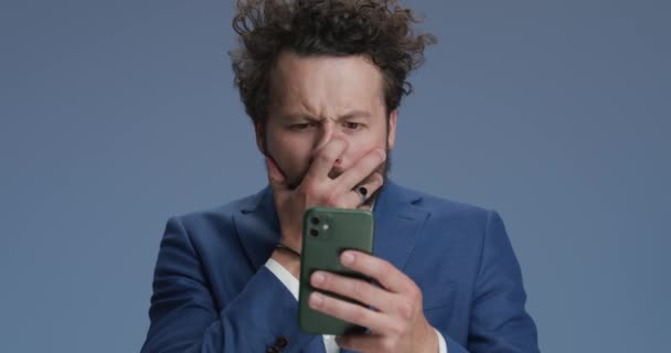 Shocked Businessman Beard Holding Telephone Reading Bad News Face Palming — Stok video