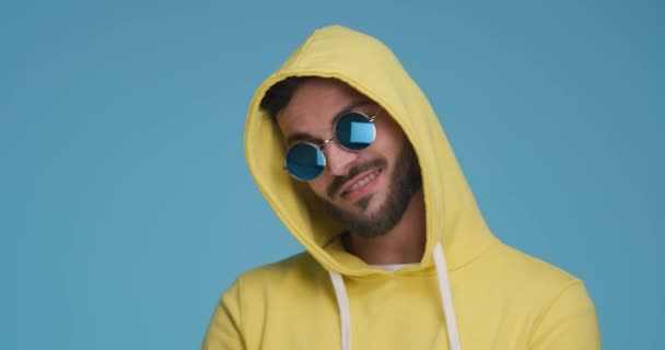 Sexy Casual Man Slowly Dancing Smiling Wearing Sunglasses Having Fun — стоковое видео