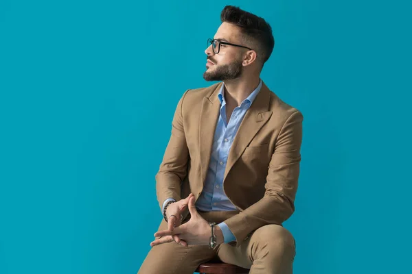 Thoughtful Young Man Glasses Looking Side Thinking Sitting Blue Background — Stock Photo, Image