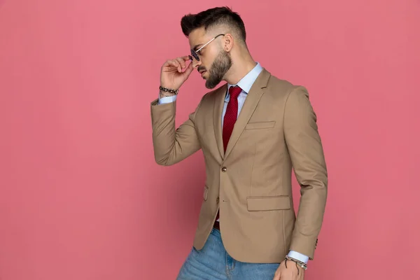 Side View Handsome Businessman Arranging His Sunglasses Posing Attitude Pink — Stock Photo, Image