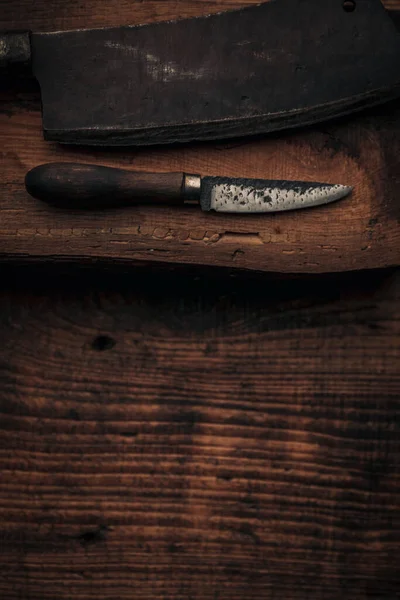Старая Посуда Резки Маленький Нож Тесак Кусок Старом Дереве Копировальным — стоковое фото