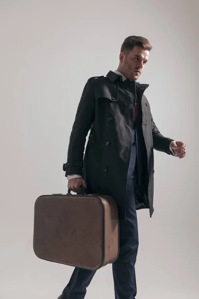 Attractive Young Guy Elegant Suit Long Coat Suitcase Looking Side — Stock Photo, Image