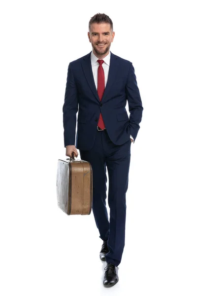 Attractive Businessman Walking Camera His Luggage Ready Some Time — Stock Photo, Image