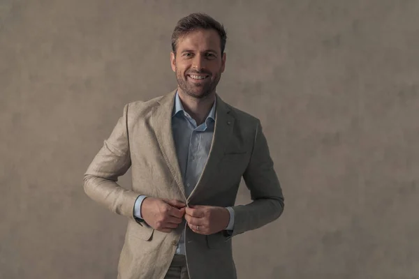 Young Handsome Businessman Closing His Suit Giving Big Smile Camera — 스톡 사진