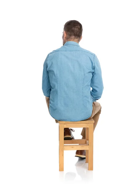 Back View Grizzled Hair Man Denim Shirt Sitting Wooden Chair — Stok fotoğraf