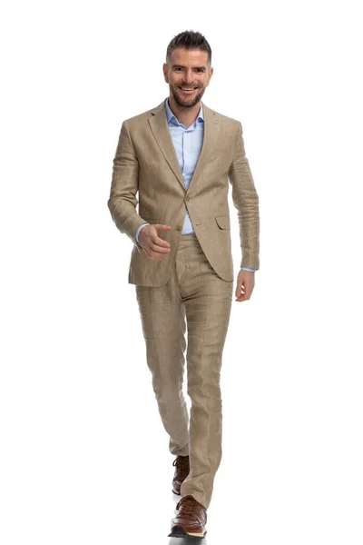 Proud Businessman Beige Suit Undone Shirt Shaking Hand Walking Front — Stockfoto