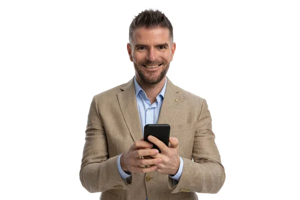 Portrait Happy Businessman Beige Suit Untied Shirt Holding Mobile Smiling — Foto de Stock