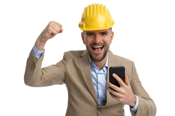 Handsome Bearded Engineer Guy Suit Helmet Holding Telephone Laughing Arm — Zdjęcie stockowe