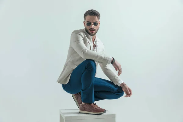 Cool Crouched Man Glasses Holding Elbow Knee Fashion Way Posing — Photo