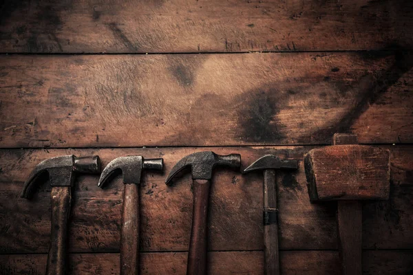 Flat Lay Picture Rusty Carpenter Equipment Hammers Top Workbench Blank — Fotografia de Stock