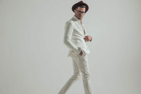 Side View Fashion Businessman Hand Pocket Unbuttoning Suit Walking Grey — Stockfoto