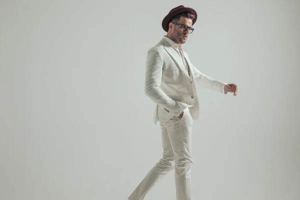 Attractive Elegant Man White Suit Hand Pocket Looking Side Walking — Photo