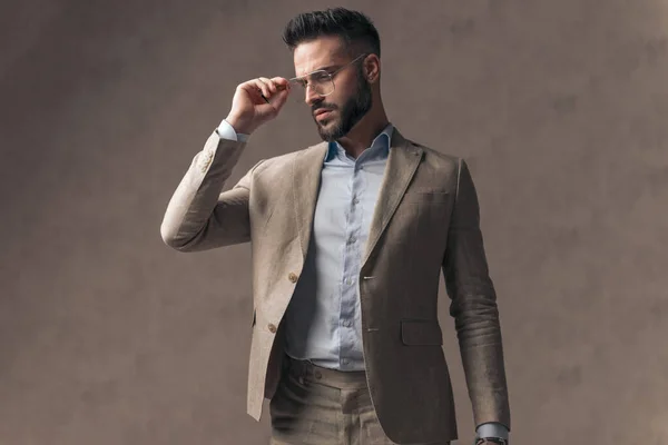 Portrait Elegant Unshaved Businessman Undone Shirt Looking Side Adjusting Glasses — Stock Fotó