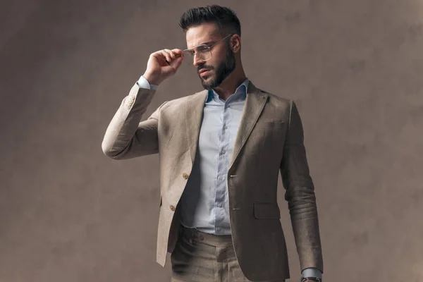 Portrait Elegant Unshaved Businessman Undone Shirt Looking Side Adjusting Glasses — Φωτογραφία Αρχείου