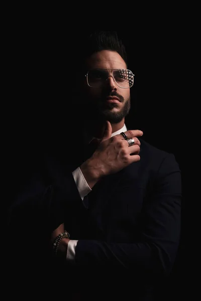 Confident Businessman Elegant Suit Crossing Arms Looking Away Black Background — ストック写真