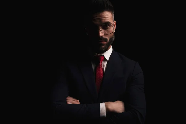 Portrait Sexy Bearded Businessman Suit Eyeglasses Crossing Arms Posing Light — Stock Photo, Image