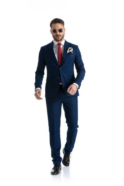Sexy Confident Businessman Suit Sunglasses Walking Isolated White Background Studio — 스톡 사진