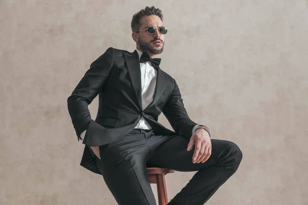Portrait Bearded Young Groom Hand Pocket Posing Being Confident While — ストック写真