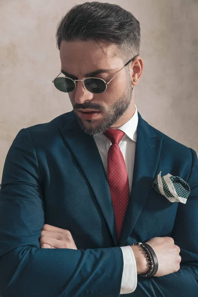 Recortar Retrato Foto Sexy Barbudo Hombre Negocios Con Gafas Sol —  Fotos de Stock