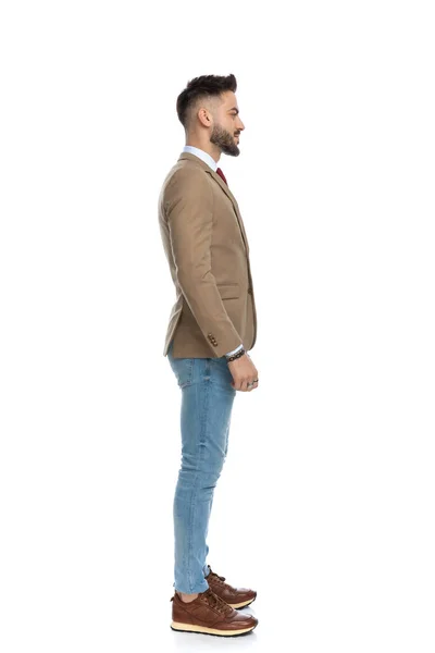 Vista Lateral Hombre Sexy Con Pantalones Vaqueros Azules Chaqueta Esperando — Foto de Stock