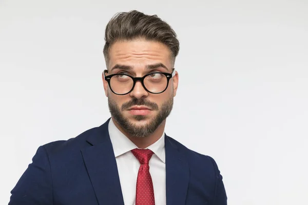 Portrait Confused Businessman Glasses Looking Wondering Front White Background Studio — Stock Photo, Image