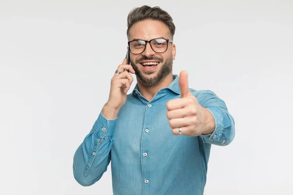 Happy Casual Man Giving Big Enthusiasm While Talking Phone Gray — Stock Photo, Image